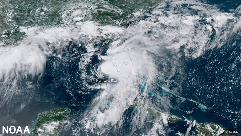 Imagen satelital NOAA GOES-East del huracán Elsa a medida que avanzaba por la costa oeste de Florida el pasado 6 de julio de 2021.