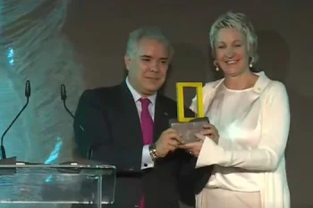 Captura de pantalla. Presidente de Colombia recibe premio al Liderazgo Planetario 2022 de NatGeo