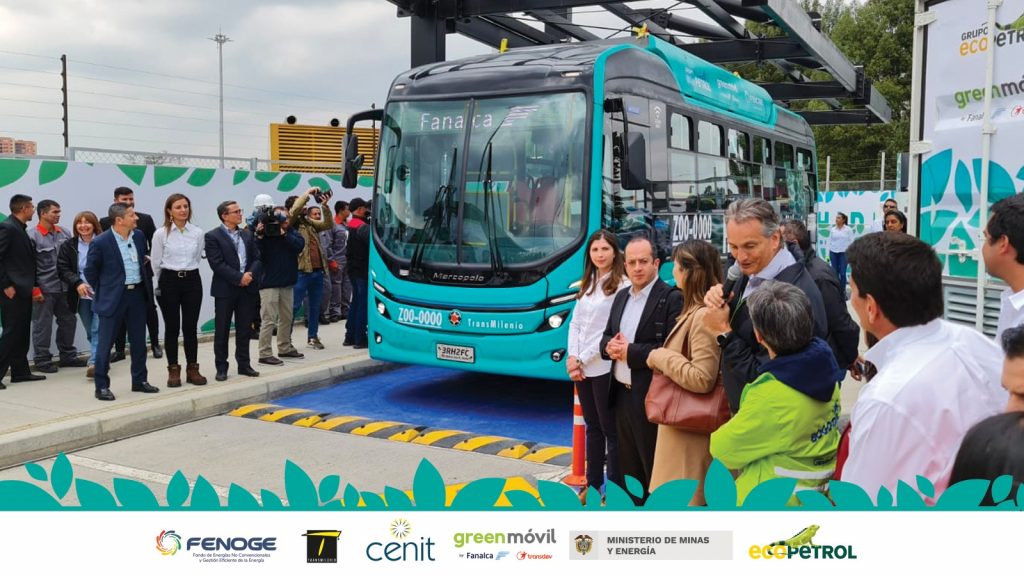 Primer bus impulsado con hidrógeno en Colombia: Foto Alcaldía Mayor de Bogotá