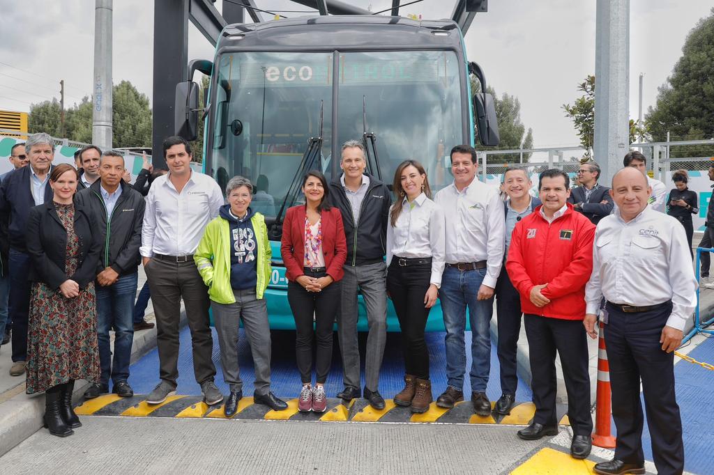 Aliados parar traer e Bogotá el primer bus impulsado con hidrógeno. Foto Alcaldía Mayor de Bogotá